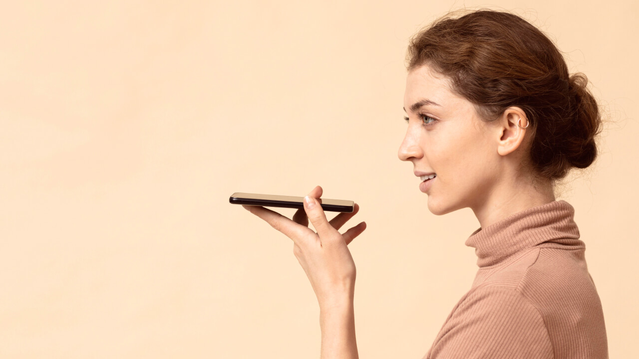 Voice recognition system used for transcription on a smartphone